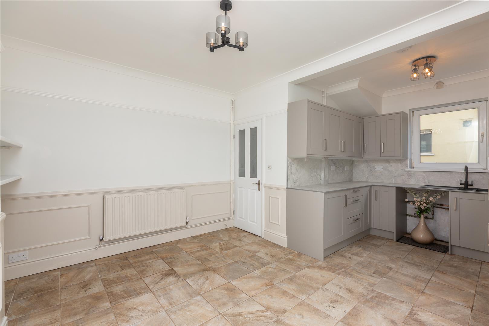 Cwmbach Road, Fforestfach, Swansea, SA5 5BN